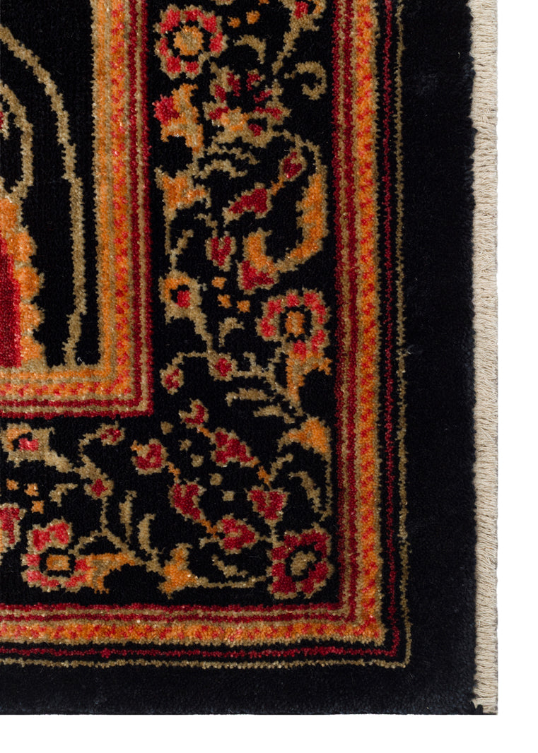ZARA ZR 24 BLACK RED Otantik Desenli Özel Hav Vermeyen ve Kolay Temizlenebilir Tensel Kullanılarak El Emeği ile Özel Tezgahlarda Üretilen Modern Uşak Halısı