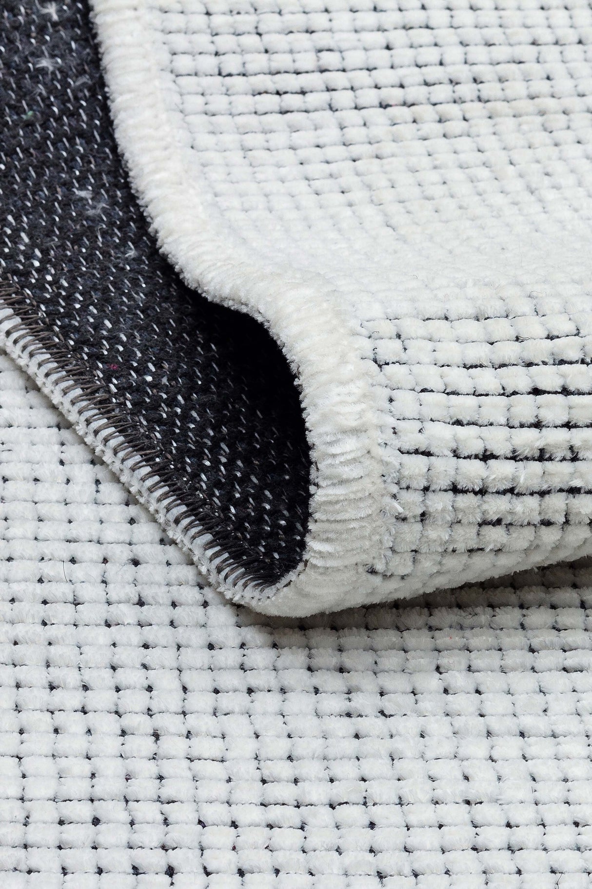 CAPRI CPR 01 WHITE Hav Toz Vermez Kaymaz Kolay Kullanımlı Yıkanabilir Düz Renk Kilim