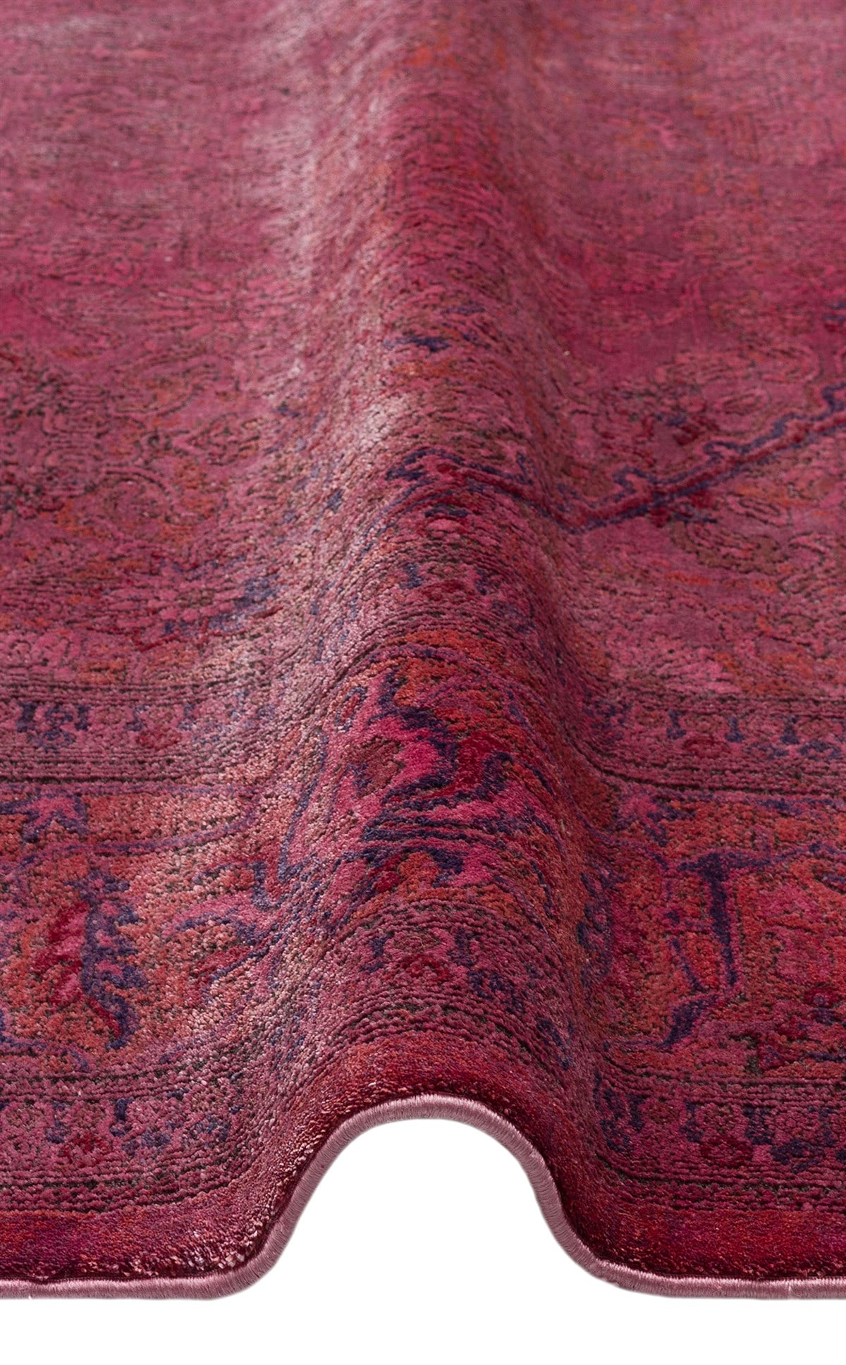 LAHOR LHR 02 FUSCHIA Özel Boyama İşlemi İle Üretilen Yüksek Alçak Dokuya Sahip Zengin Renkli Şık Salon Halısı