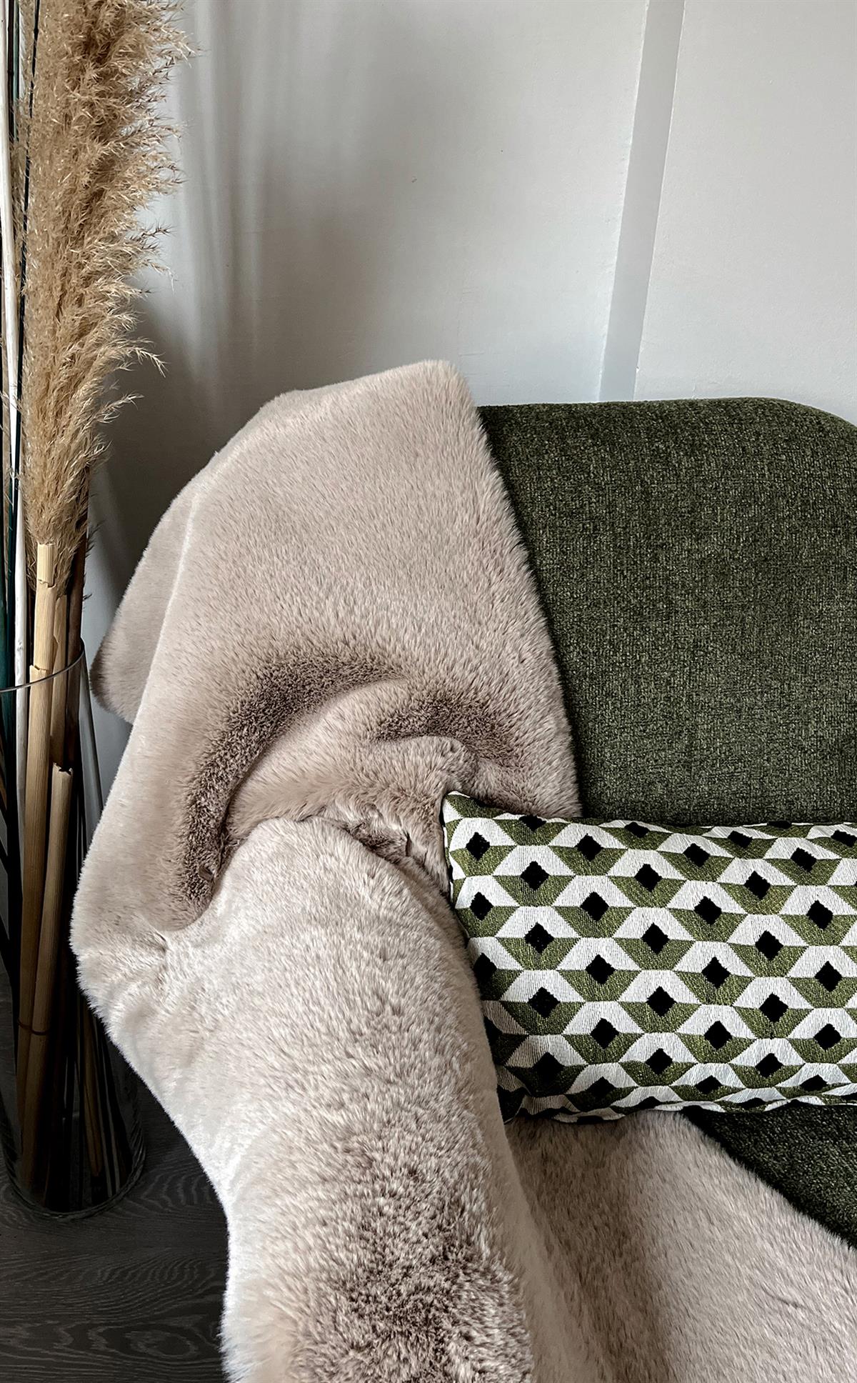MOLLIS THROW MLS THROW BEIGE Yumuşak Dokulu Uzun Tüylü Yıkanabilir Tavşan Postu