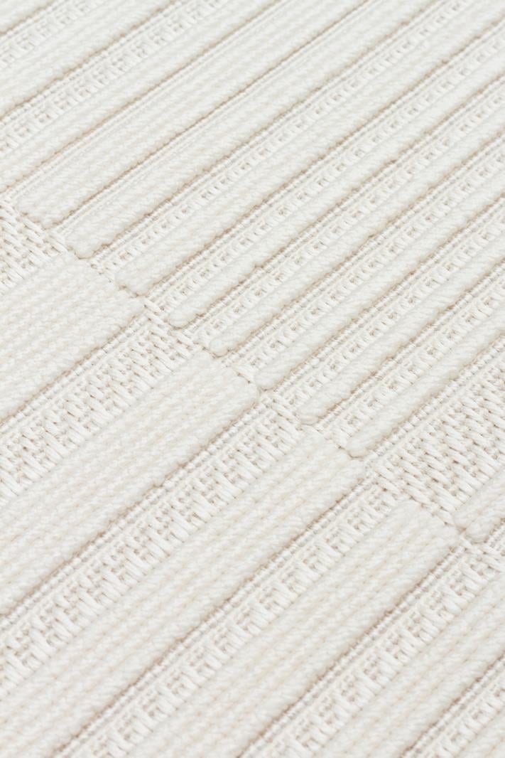 MONO LOOP MNO LOOP 01 WHITE Bukleli Sisal Dokuma Yıkanabilir Hav Vermez Kaymaz Tabanlı Kolay Temizlenebilir Makine Halısı
