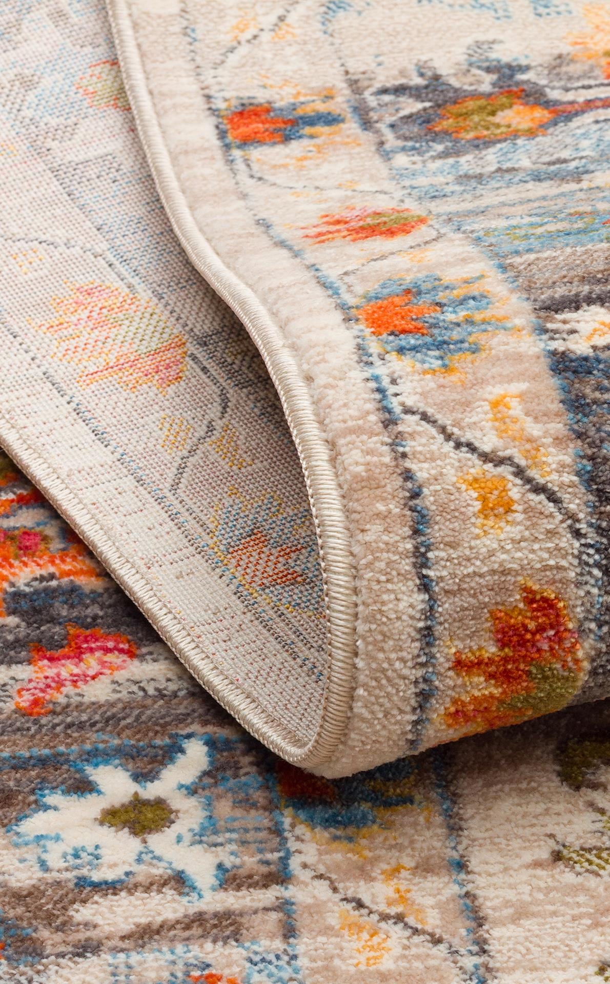 PIETRA PTA 19 BEIGE MULTY Sıcak Renk Tonlarını Etnik Desenler ile Buluşturan Yumuşak Tuşeli Makine Halısı