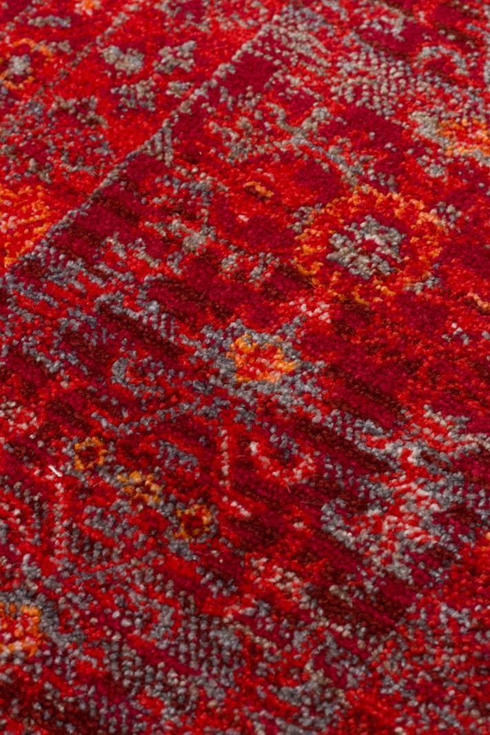 PIETRA PTA 20 RED Sıcak Renk Tonlarını Etnik Desenler ile Buluşturan Yumuşak Tuşeli Makine Halısı