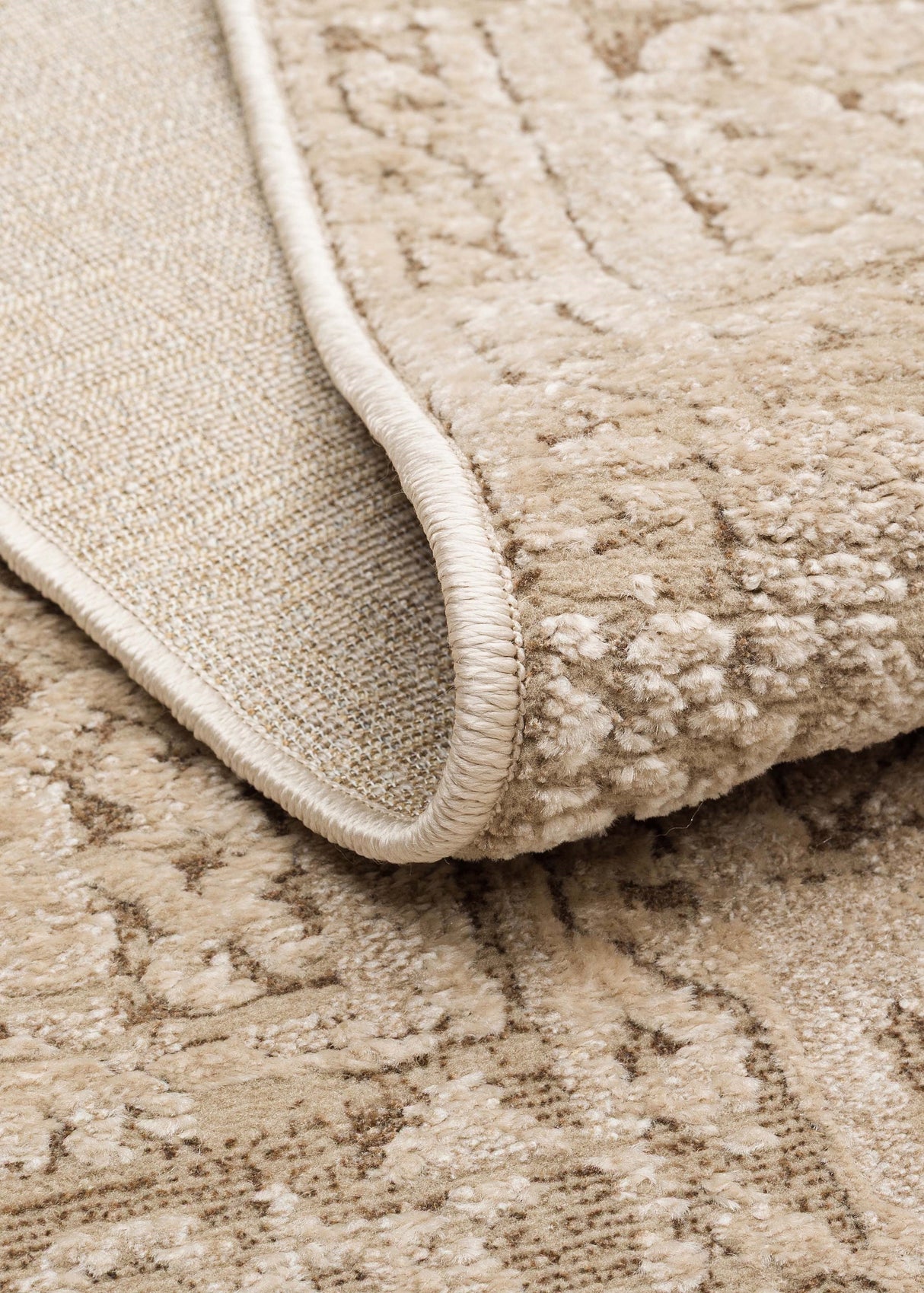 RIVERA RVR 02 BEIGE Modern ve Klasik Desenli Yüksek Alçak Çift Boyutlu Dokumaya Sahip Yumuşak Tuşeli Makine Halısı
