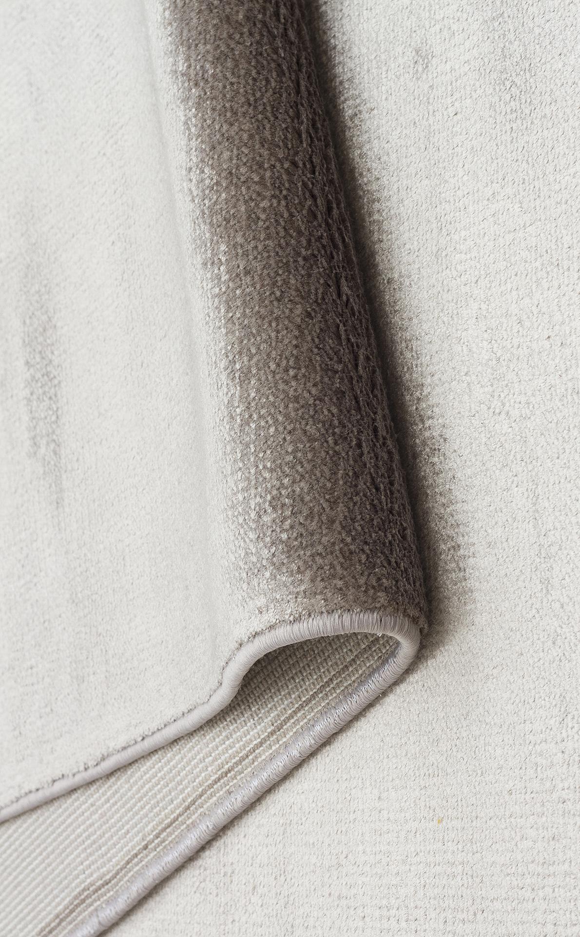 VELVET VT PLAIN SILVER Düz Renk El Emeği ile Özel Tezgahlarda Üretilen Viskon Uşak Halısı