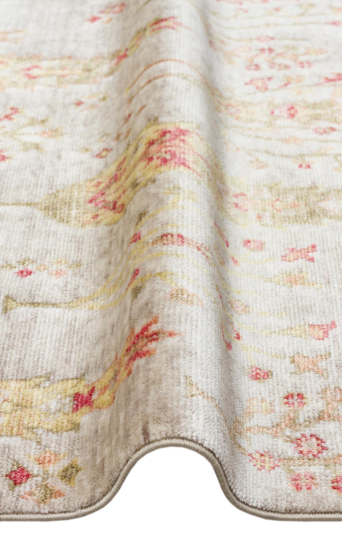 ZARA ZR 08 BEIGE AUTUMN Otantik Desenli Özel Hav Vermeyen ve Kolay Temizlenebilir Tensel Kullanılarak El Emeği ile Özel Tezgahlarda Üretilen Modern Uşak Halısı
