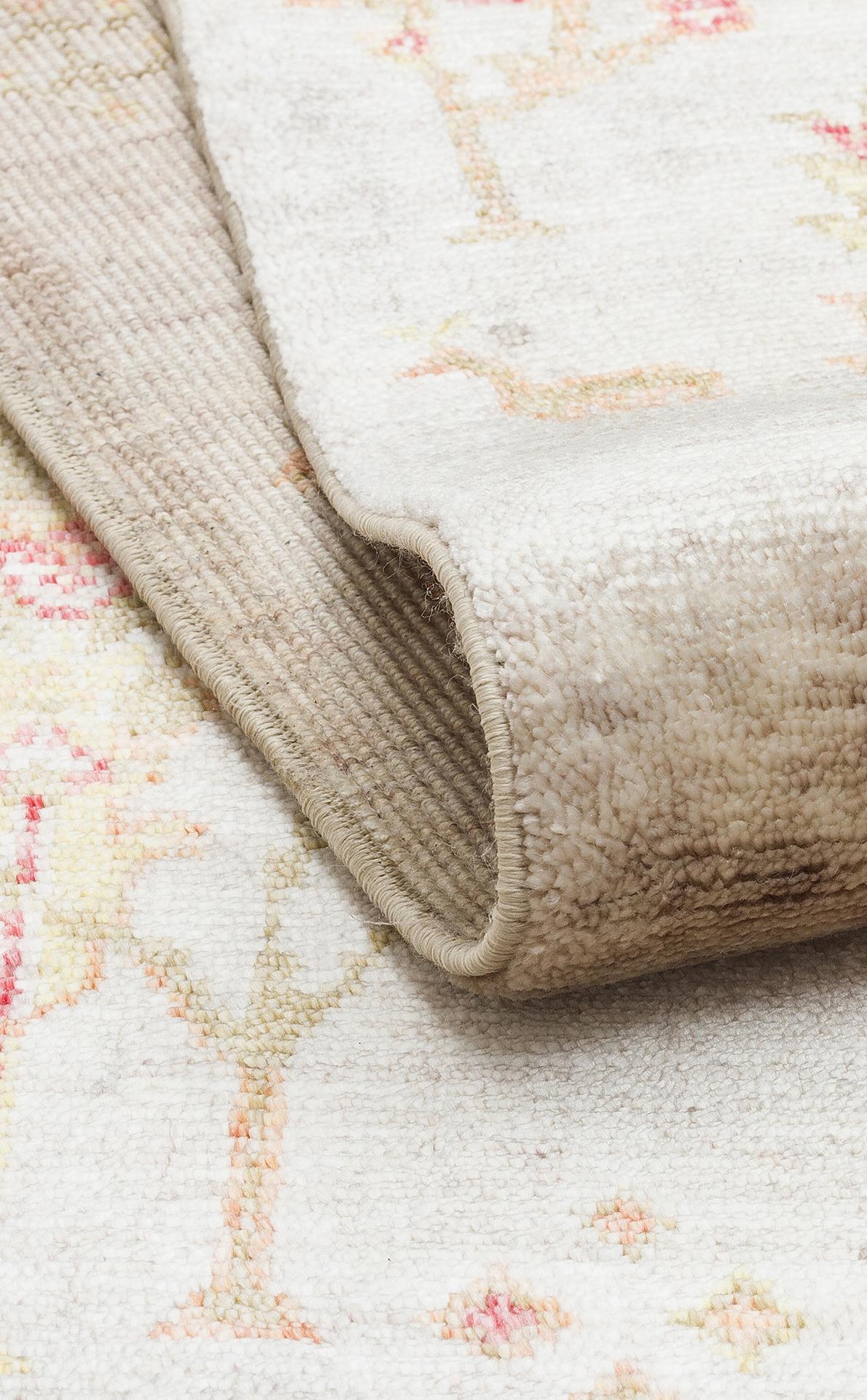 ZARA ZR 08 BEIGE AUTUMN Otantik Desenli Özel Hav Vermeyen ve Kolay Temizlenebilir Tensel Kullanılarak El Emeği ile Özel Tezgahlarda Üretilen Modern Uşak Halısı