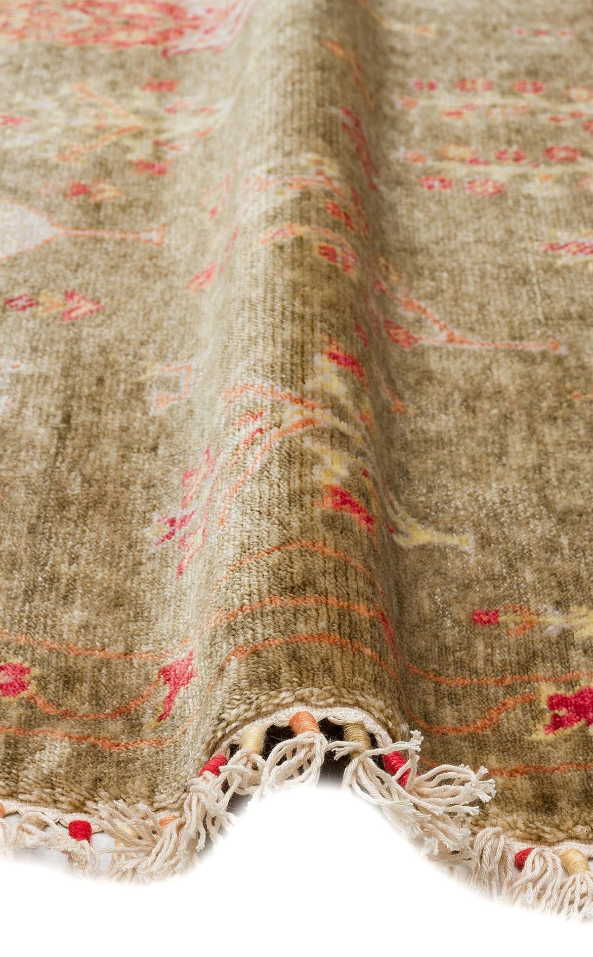 ZARA ZR 08 GREEN AUTUMN Q Otantik Desenli Özel Hav Vermeyen ve Kolay Temizlenebilir Tensel Kullanılarak El Emeği ile Özel Tezgahlarda Üretilen Modern Uşak Halısı