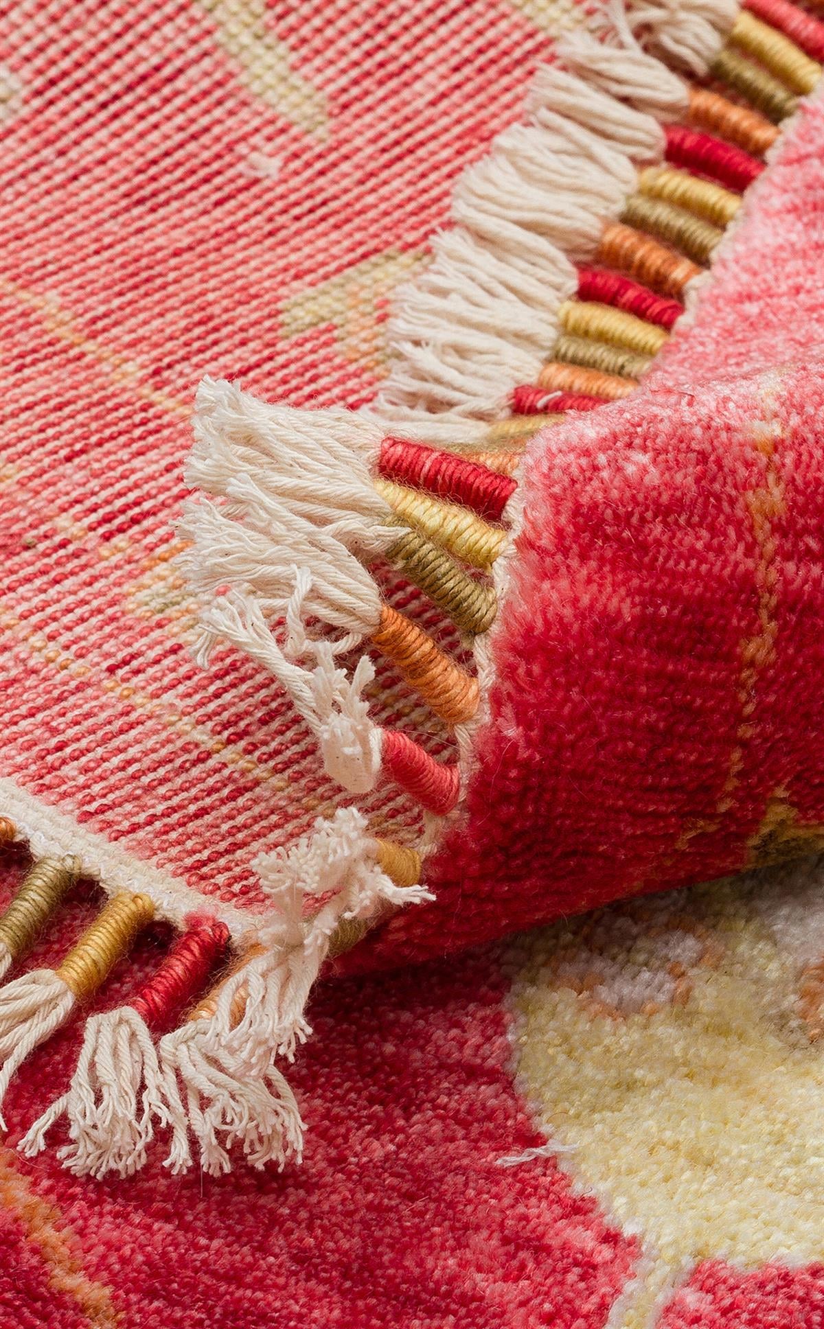 ZARA ZR 08 RED AUTUMN Q Otantik Desenli Özel Hav Vermeyen ve Kolay Temizlenebilir Tensel Kullanılarak El Emeği ile Özel Tezgahlarda Üretilen Modern Uşak Halısı