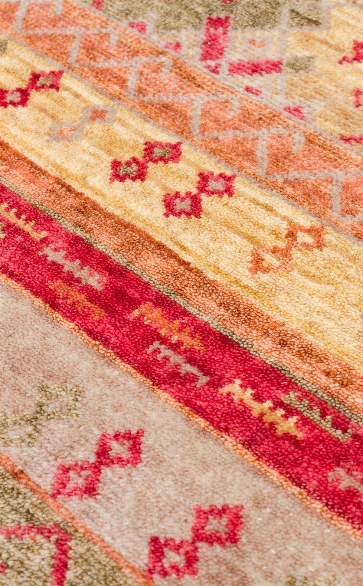 ZARA ZR 12 RED AUTUMN Otantik Desenli Özel Hav Vermeyen ve Kolay Temizlenebilir Tensel Kullanılarak El Emeği ile Özel Tezgahlarda Üretilen Modern Uşak Halısı