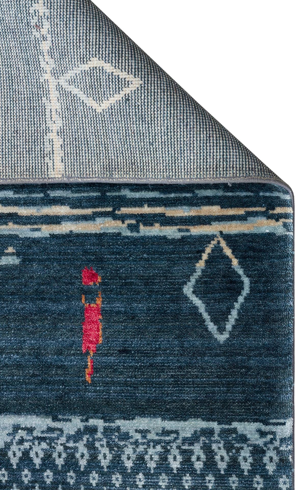 ZARA ZR 15 NAVY MULTY Otantik Desenli Özel Hav Vermeyen ve Kolay Temizlenebilir Tensel Kullanılarak El Emeği ile Özel Tezgahlarda Üretilen Modern Uşak Halısı