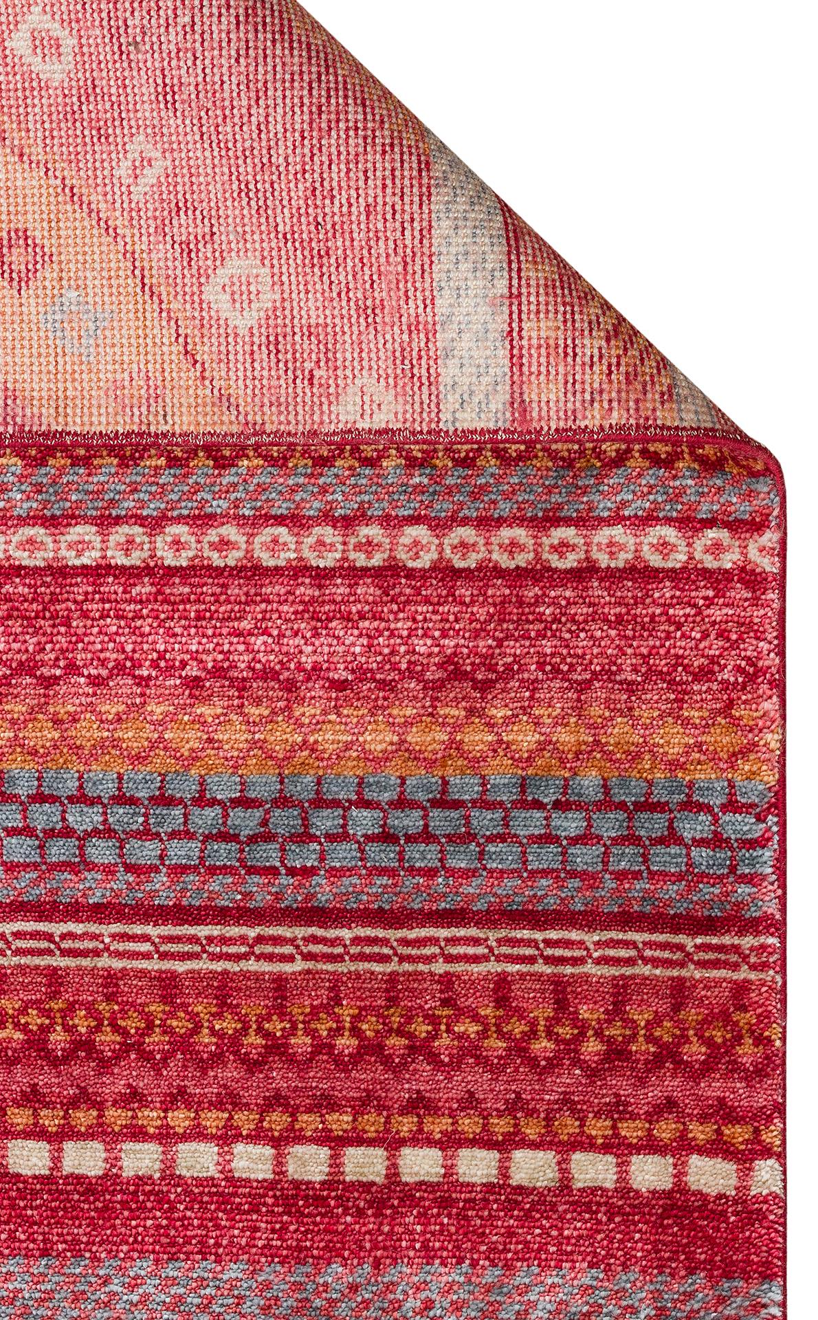 ZARA ZR 18 RED MULTY Otantik Desenli Özel Hav Vermeyen ve Kolay Temizlenebilir Tensel Kullanılarak El Emeği ile Özel Tezgahlarda Üretilen Modern Uşak Halısı
