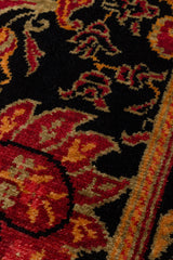 ZARA ZR 24 BLACK RED Otantik Desenli Özel Hav Vermeyen ve Kolay Temizlenebilir Tensel Kullanılarak El Emeği ile Özel Tezgahlarda Üretilen Modern Uşak Halısı