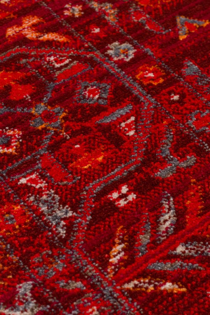 PIETRA PTA 21 RED  Sıcak Renk Tonlarını Etnik Desenler ile Buluşturan Yumuşak Tuşeli Makine Halısı