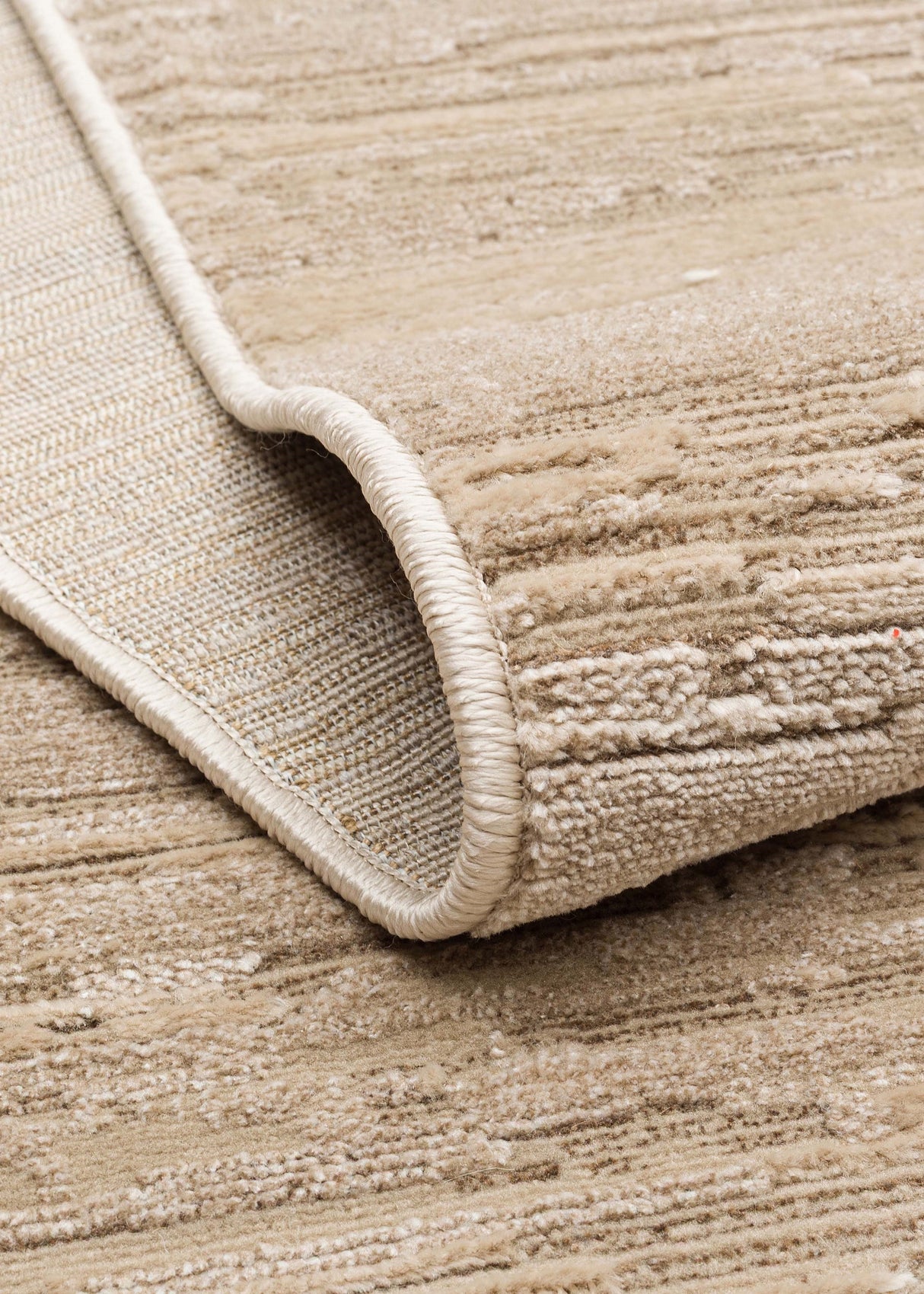 RIVERA RVR 01 BEIGE  Modern ve Klasik Desenli Yüksek Alçak Çift Boyutlu Dokumaya Sahip Yumuşak Tuşeli Makine Halısı