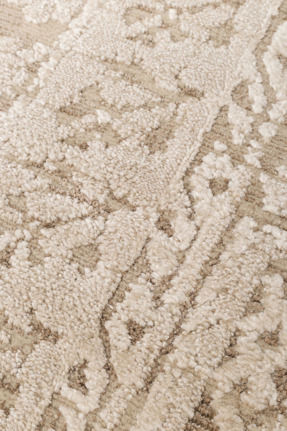 RIVERA RVR 02 BEIGE  Modern ve Klasik Desenli Yüksek Alçak Çift Boyutlu Dokumaya Sahip Yumuşak Tuşeli Makine Halısı