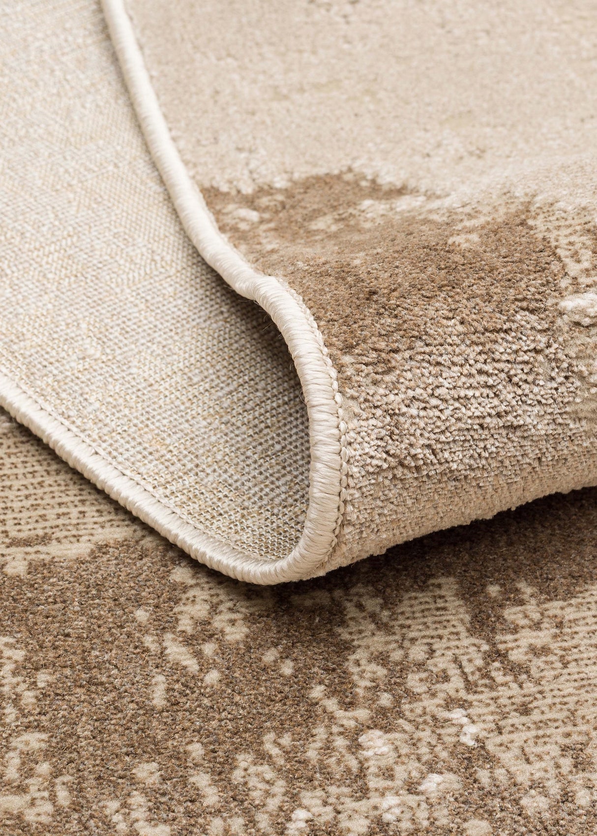 RIVERA RVR 03 BEIGE  Modern ve Klasik Desenli Yüksek Alçak Çift Boyutlu Dokumaya Sahip Yumuşak Tuşeli Makine Halısı