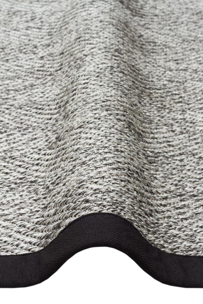 VENTURA SISAL VNT 2704 GREY BRD BLACK  İç ve Dış Mekan Kullanımına Uygun Hav Vermeyen Kolay Temizlenebilir Sisal Görünümlü Halı