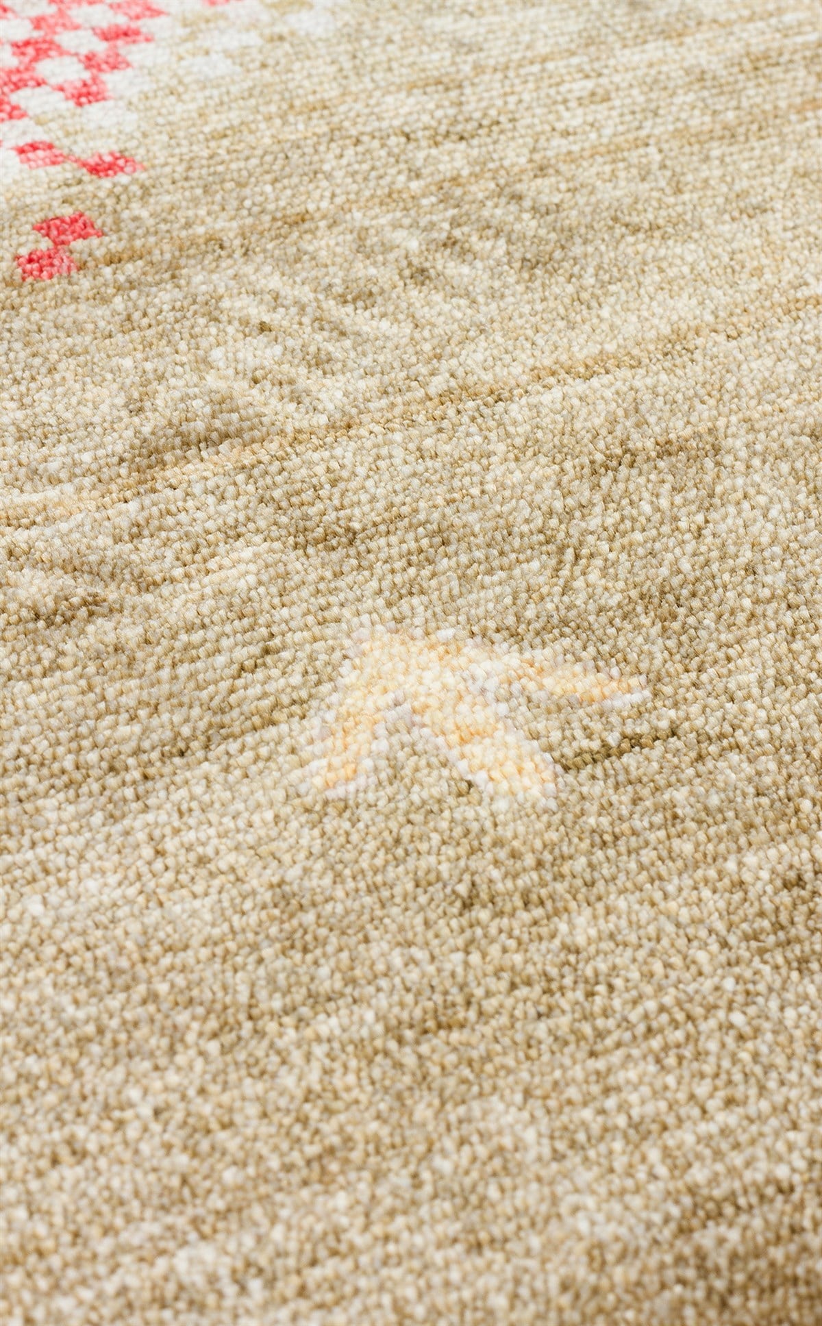 ZARA ZR 07 BEIGE AUTUMN Q  Otantik Desenli Özel Hav Vermeyen ve Kolay Temizlenebilir Tensel Kullanılarak El Emeği ile Özel Tezgahlarda Üretilen Modern Uşak Halısı