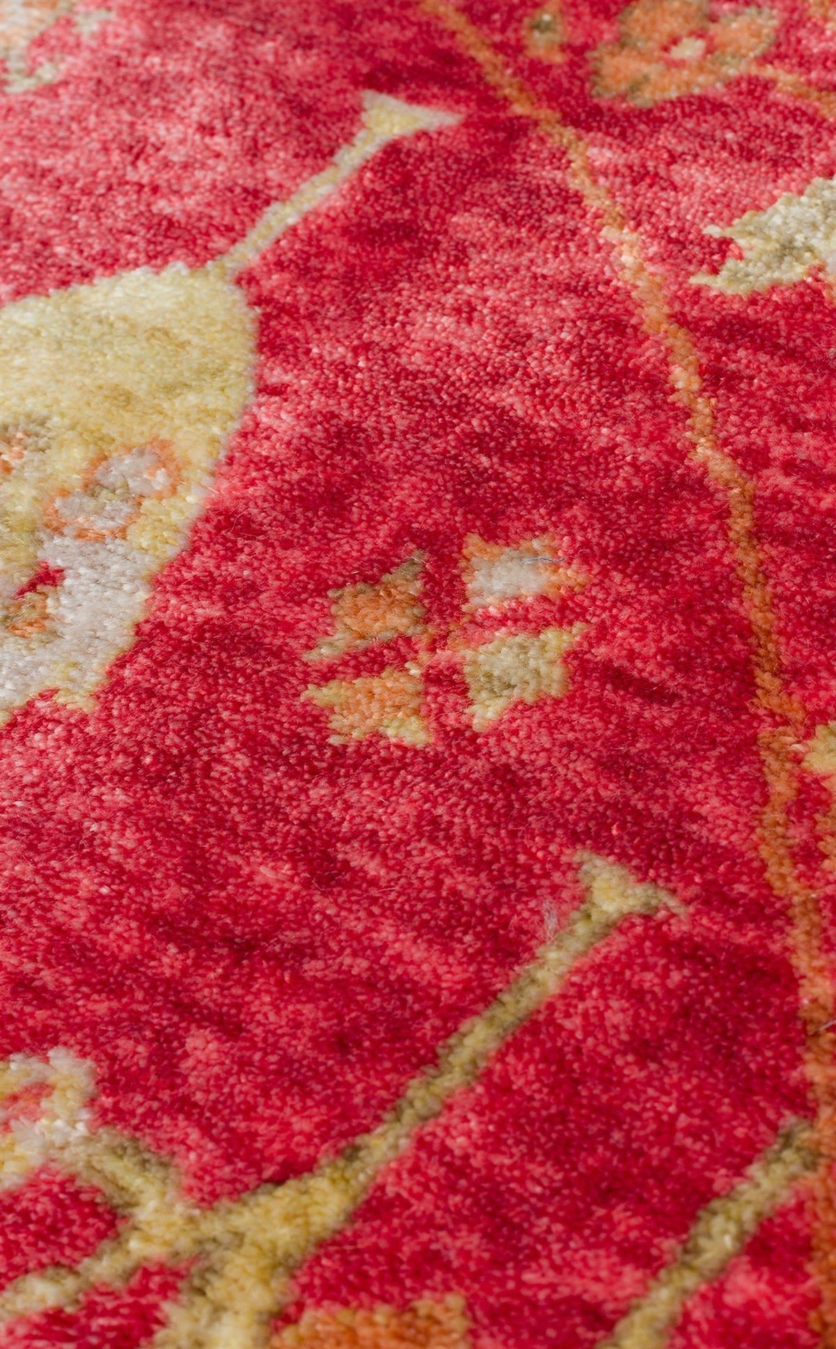 ZARA ZR 08 RED AUTUMN Q  Otantik Desenli Özel Hav Vermeyen ve Kolay Temizlenebilir Tensel Kullanılarak El Emeği ile Özel Tezgahlarda Üretilen Modern Uşak Halısı