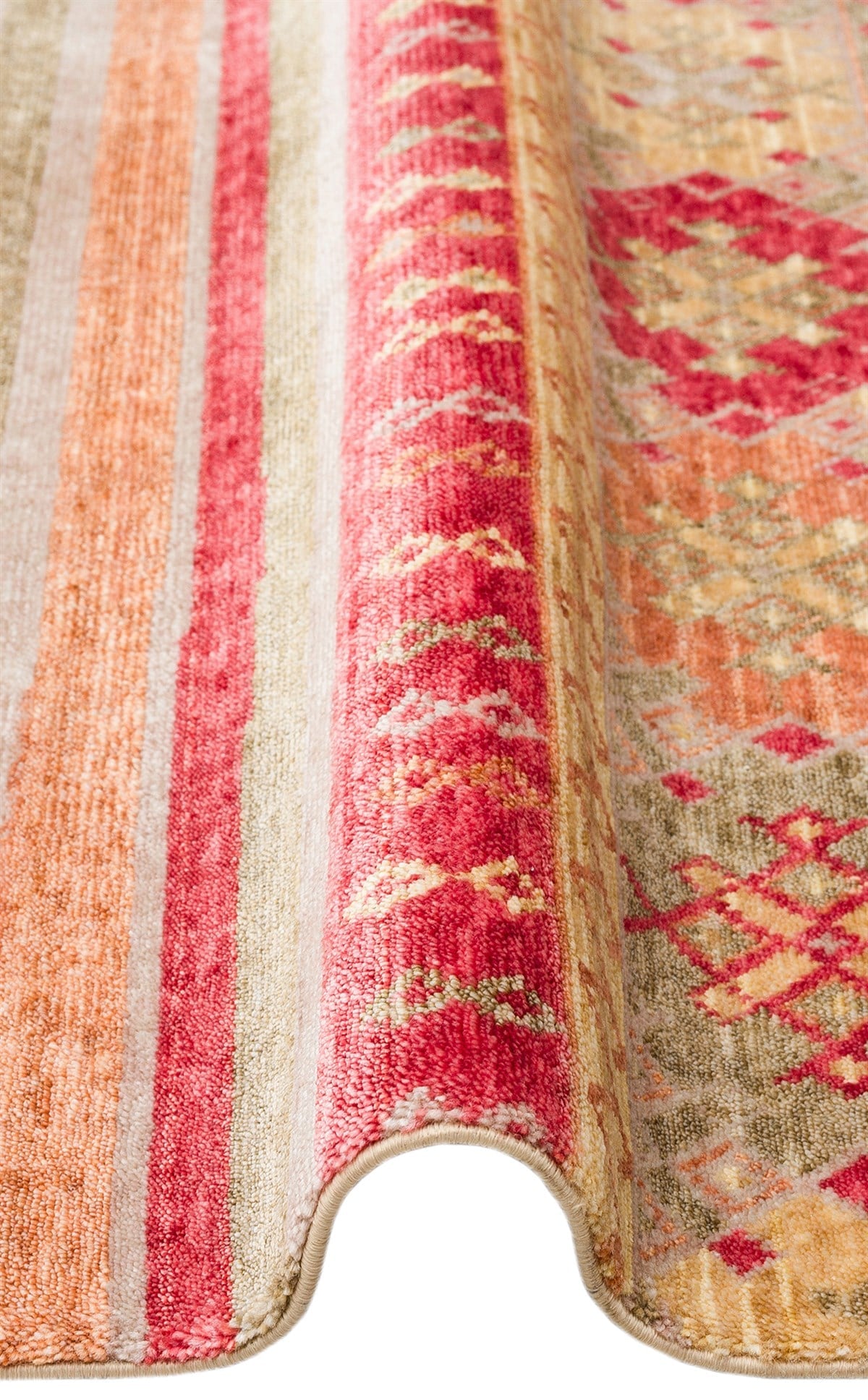 ZARA ZR 12 RED AUTUMN  Otantik Desenli Özel Hav Vermeyen ve Kolay Temizlenebilir Tensel Kullanılarak El Emeği ile Özel Tezgahlarda Üretilen Modern Uşak Halısı