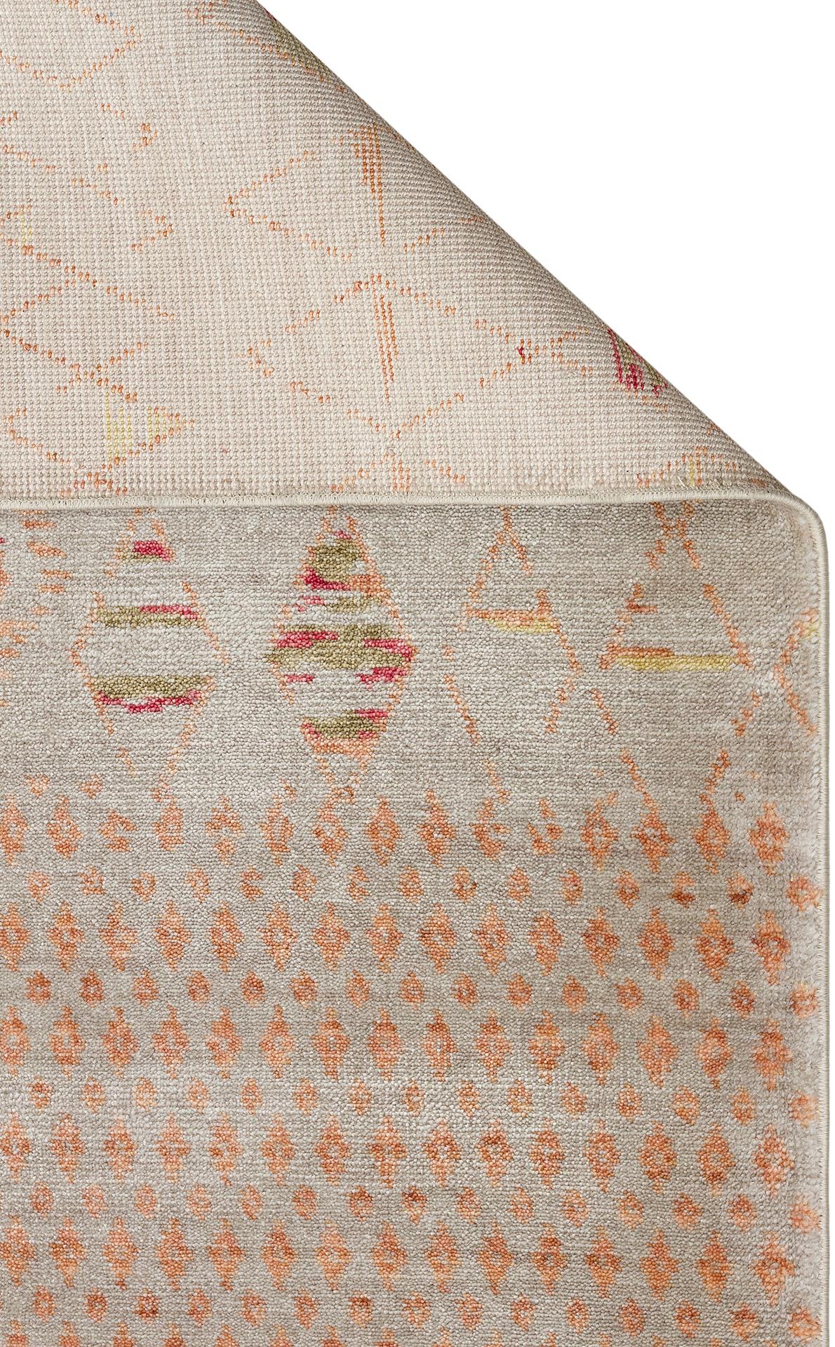 ZARA ZR 15 BEIGE AUTUMN  Otantik Desenli Özel Hav Vermeyen ve Kolay Temizlenebilir Tensel Kullanılarak El Emeği ile Özel Tezgahlarda Üretilen Modern Uşak Halısı